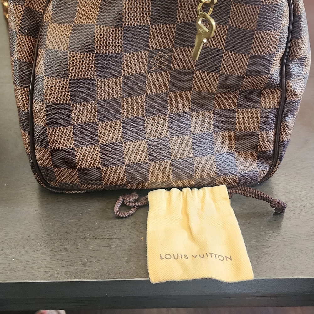 This is an authentic LOUIS VUITTON Damier Ebene Speedy 30. This stylish handbag. - Picture 14 of 15